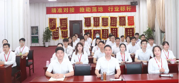 舉行新員工職業(yè)培訓,加強行業(yè)認知,塑造職業(yè)化心態(tài),打造委托招商引資第一團隊! 舉行新員工職業(yè)培訓,加強行業(yè)認知,塑造職業(yè)化心態(tài),打造委托招商引資第一團隊!