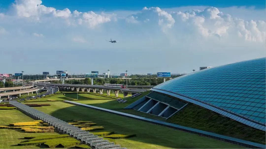 集團全力助推貴州雙龍航空港經濟區(qū)委托招商引資，搶占發(fā)展先機，打造開放經濟新高地
