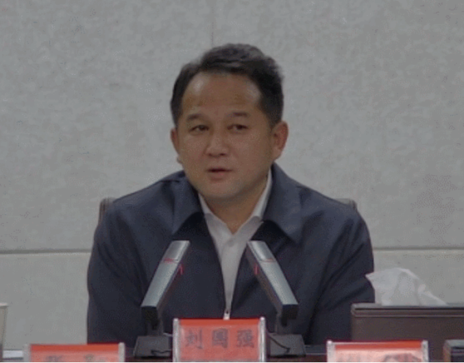 新疆輪臺縣·東方龍商務(wù)委托招商引資合作座談會成功舉行！集團(tuán)榮獲“2022年度輪臺縣招商引資先進(jìn)集體”稱號
