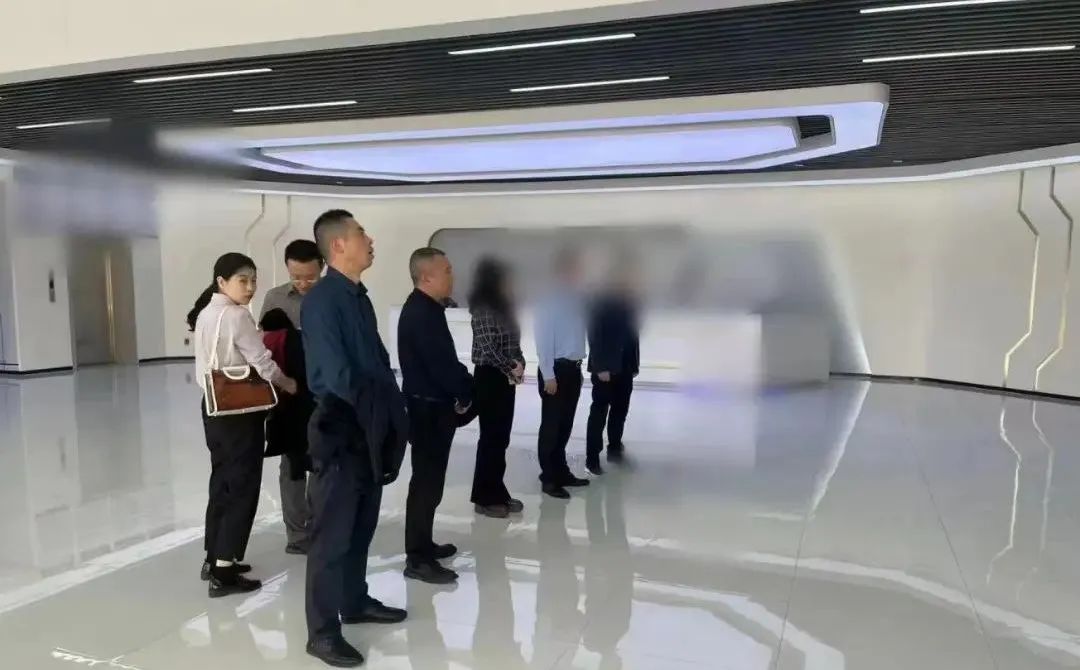 用時僅15天，由集團精準(zhǔn)推介的高端玻璃蓋板擴建投資選址項目方與四川某地方政府成功簽訂投資協(xié)議