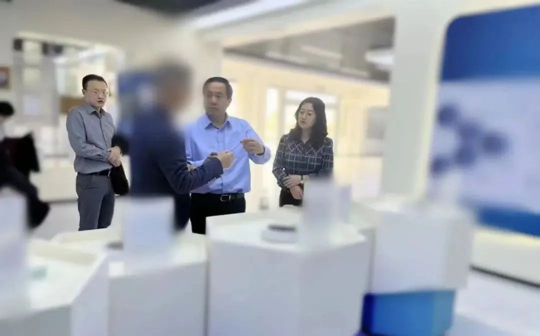 用時僅15天，由集團精準(zhǔn)推介的高端玻璃蓋板擴建投資選址項目方與四川某地方政府成功簽訂投資協(xié)議