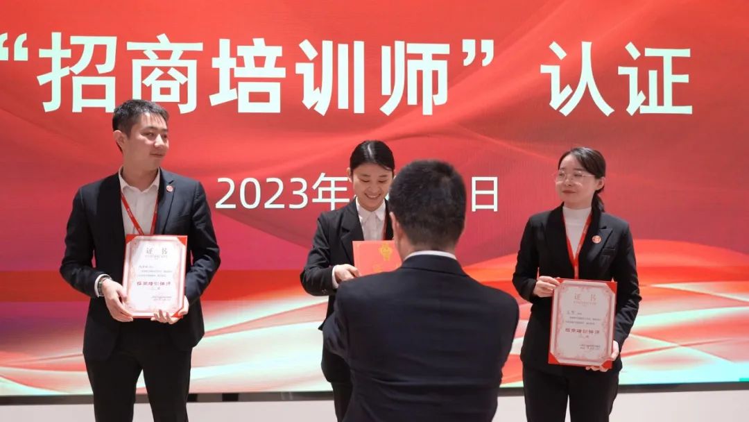 聚勢行，闖新途！東方龍商務召開一季度“開門紅”總結表彰暨“奔跑二季度”競賽總動員